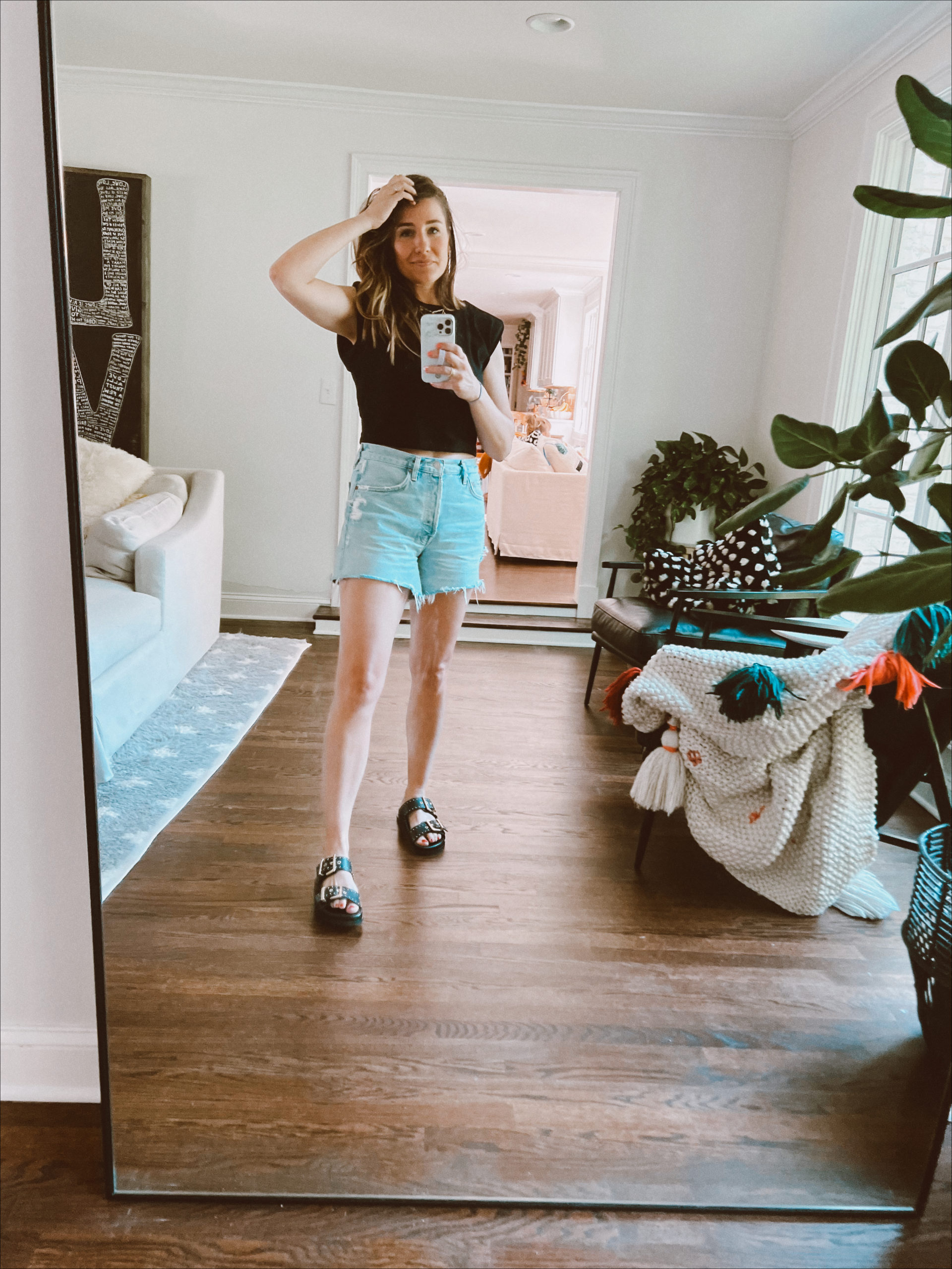 DAILY LOOKS: STRONG SHOULDER TANK AND THE CUTEST SLIDES - RAE ANN KELLY